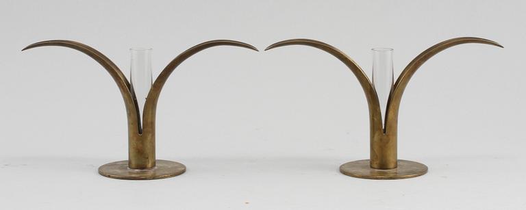 LJUSSTAKAR, 2 st, mässing, "Liljan", Ivar Ålenius Björk, Ystad metall, 1900-tal.
