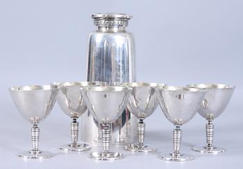 SHAKER samt 6 st COUPEGLAS, nysilver, C G Hallberg, 1900-talets första hälft.