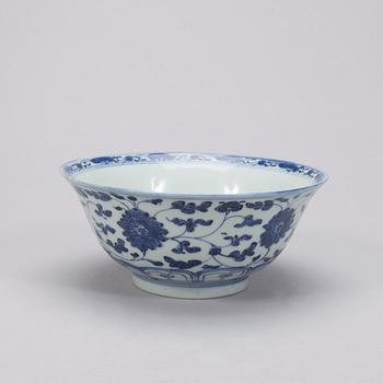 KRUKOR, 3 st och SKÅL, porslin, Kina 1800-talets slut.