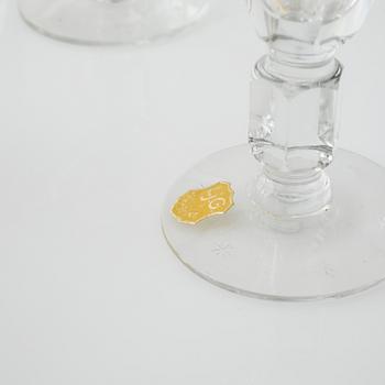 30 pieces of glass from the mid 20th century.