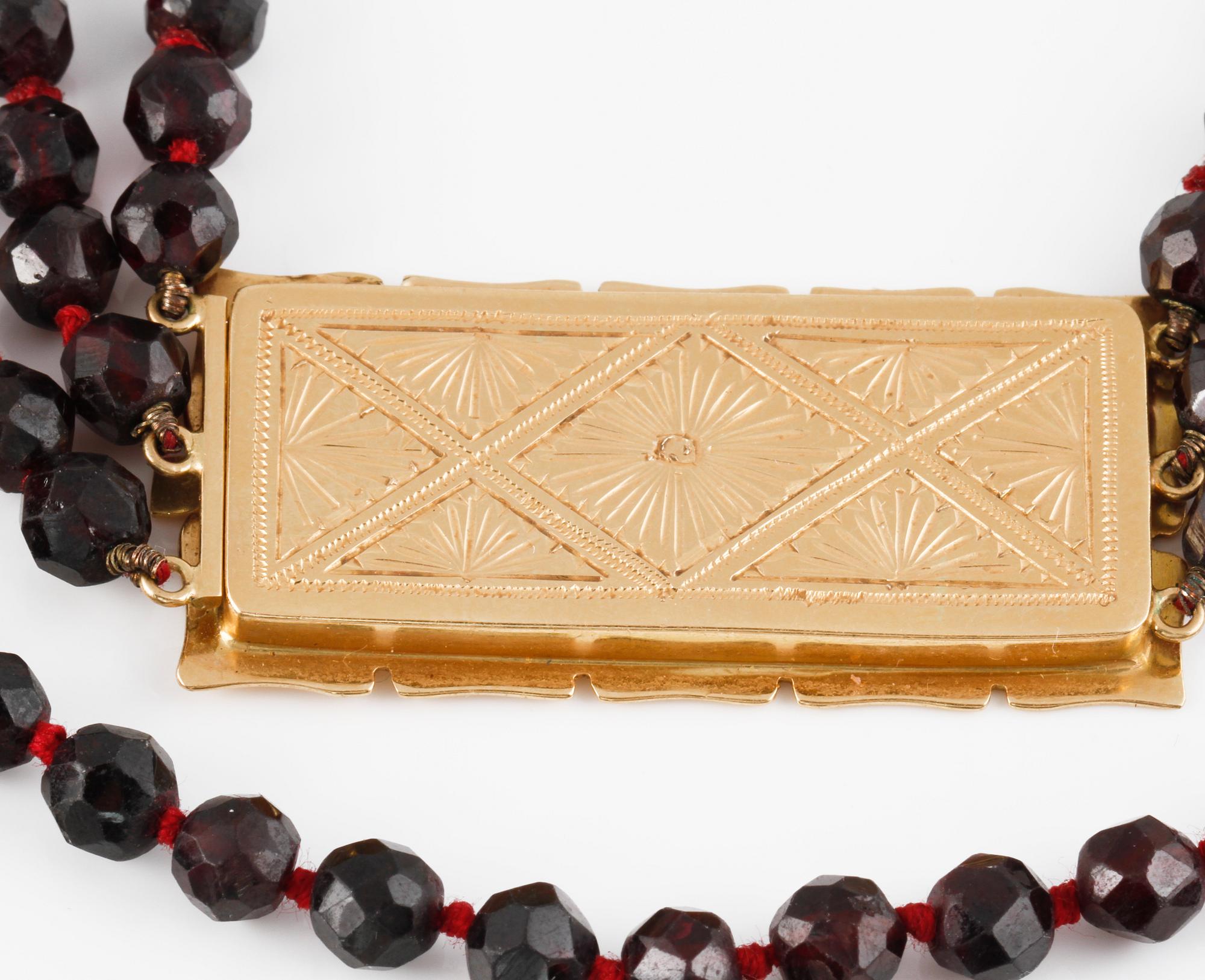 COLLIER, 18K guld med fasettslipade granater, Piacenza, Italien.