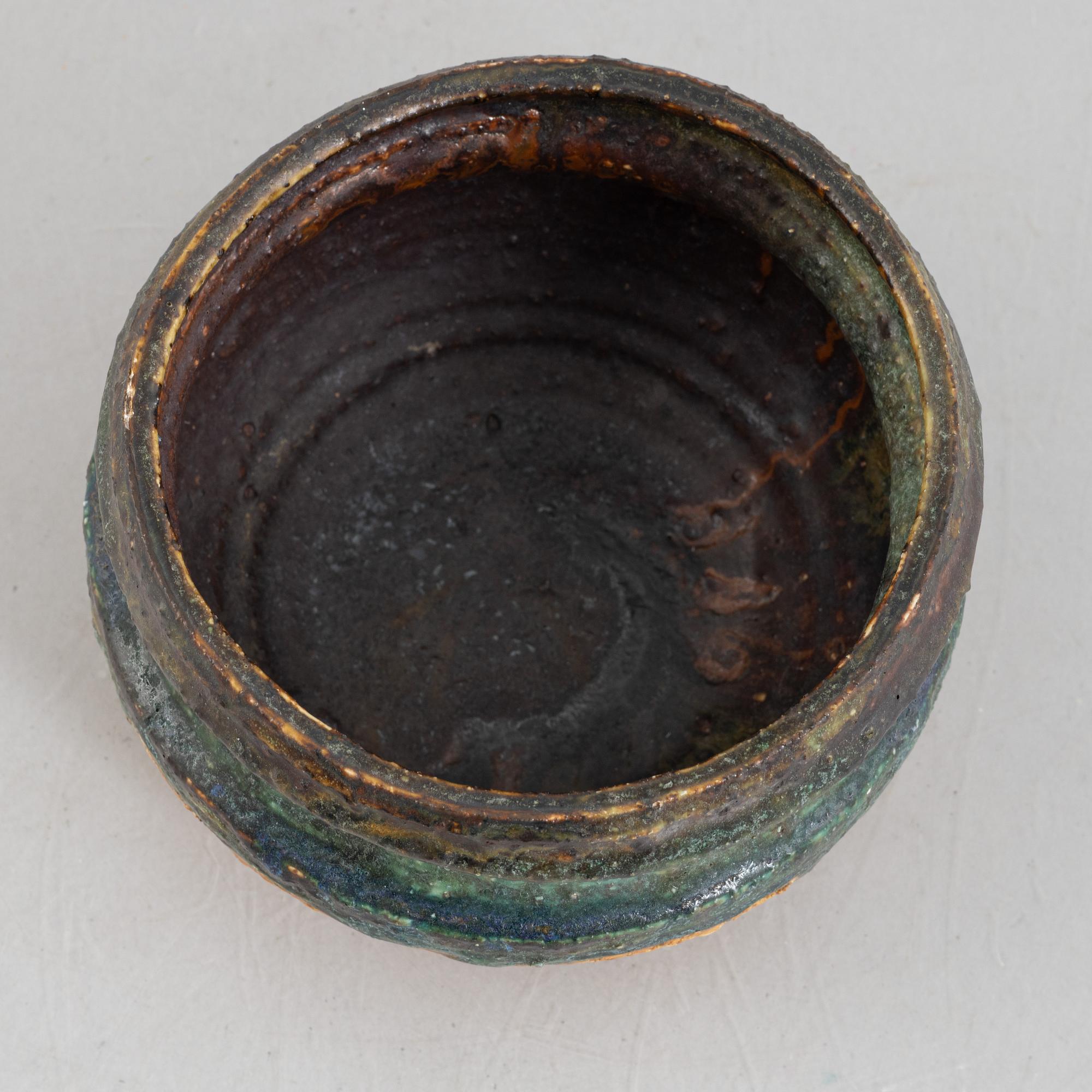 Auli Heinonen, a chamotte stoneware bowl, Arabia, Finland 1960s.