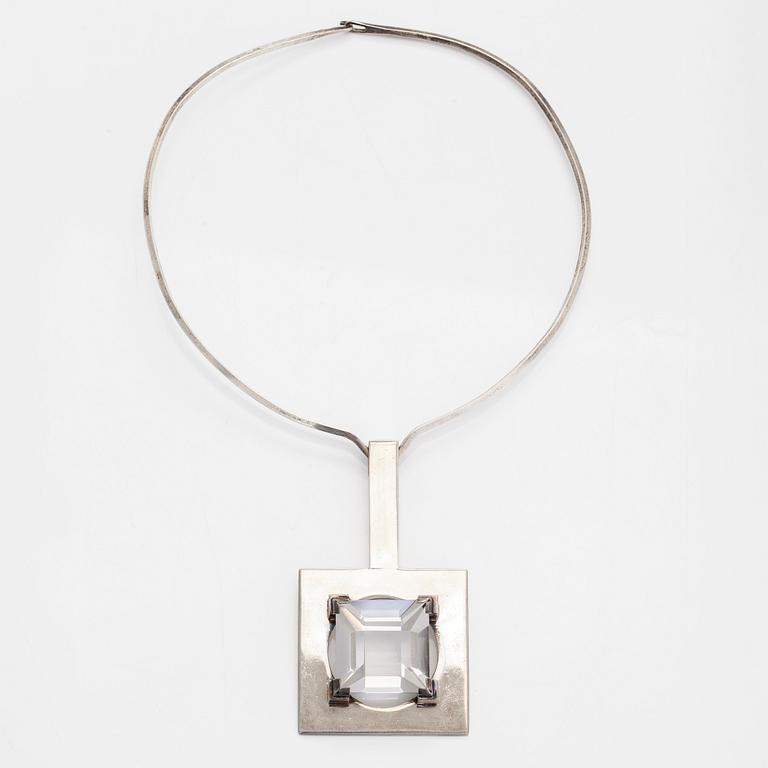 Mirjam Salminen, halssmycke, syntetisk spinell, silver.