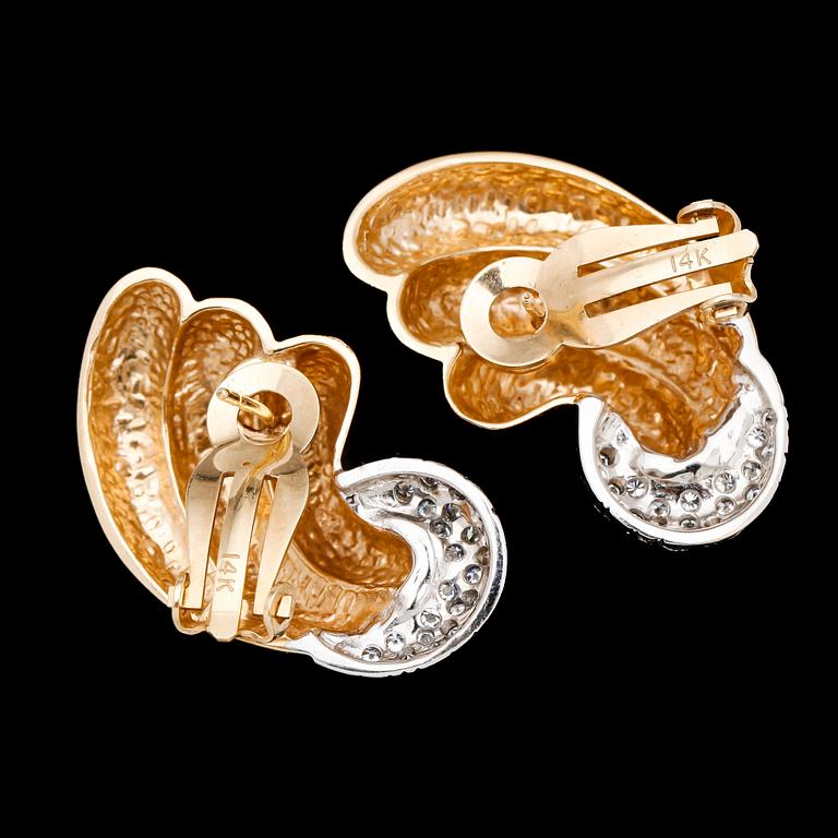 ÖRHÄNGEN, briljantslipade diamanter, tot ca 0.60 ct.