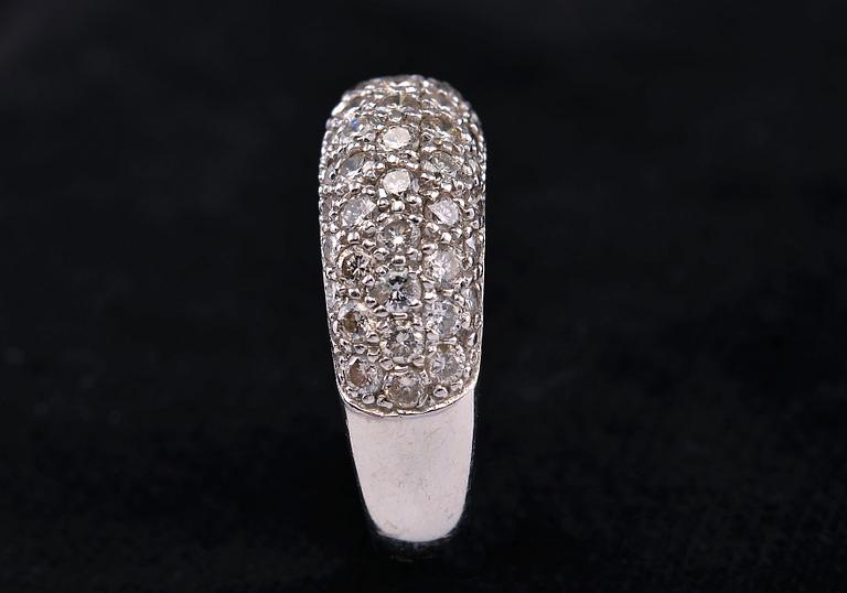 A RING, brilliant cut diamonds c. 1.3 ct, 18K white gold, size 18, weight 5,4 g.