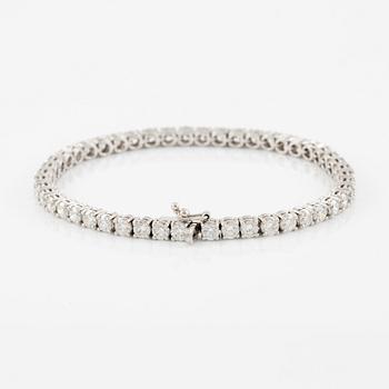 A tennis bracelet 18K white gold with round brilliant-cut diamonds.