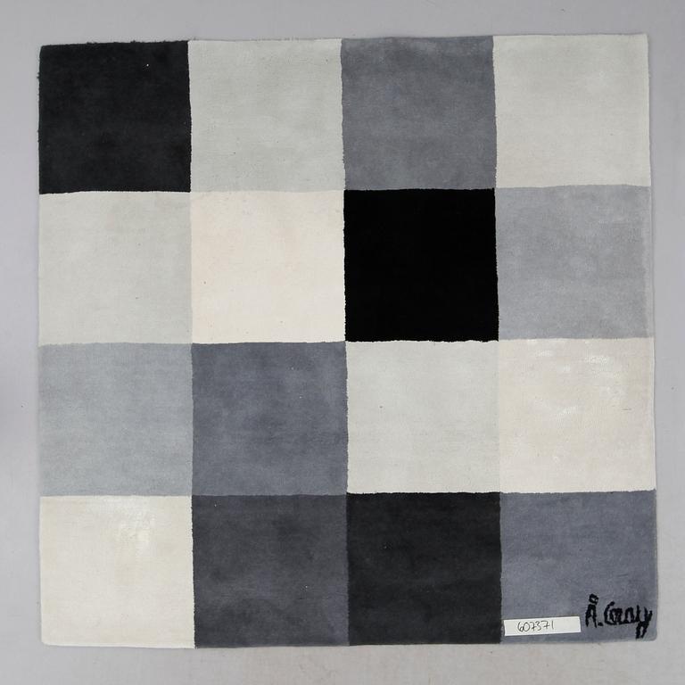 MATTA, tuftad. Ca 200 x 195 cm.