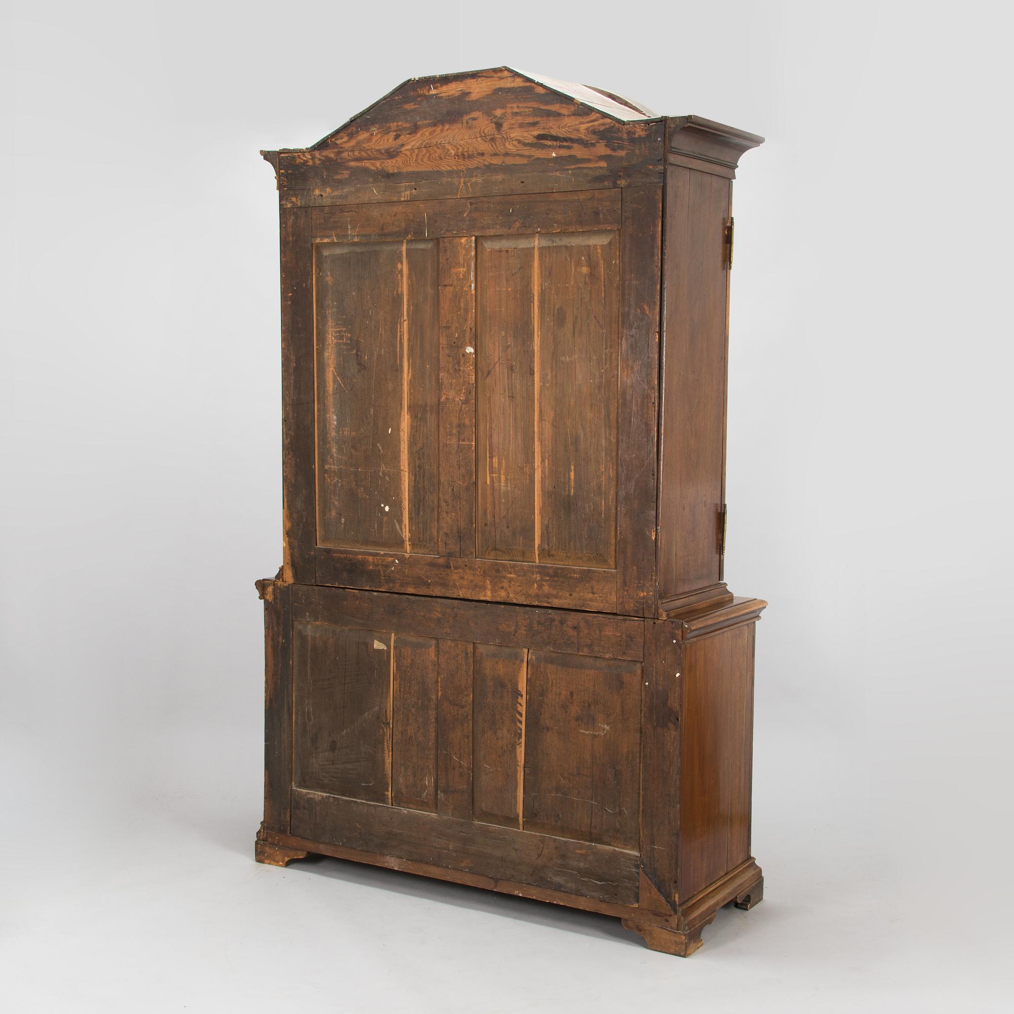 Vitrinskåp, England 1700-tal.