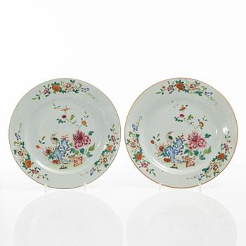 Tallrikar, 15 stycken, porslin, Kina, Qingdynastin, 1700-tal.