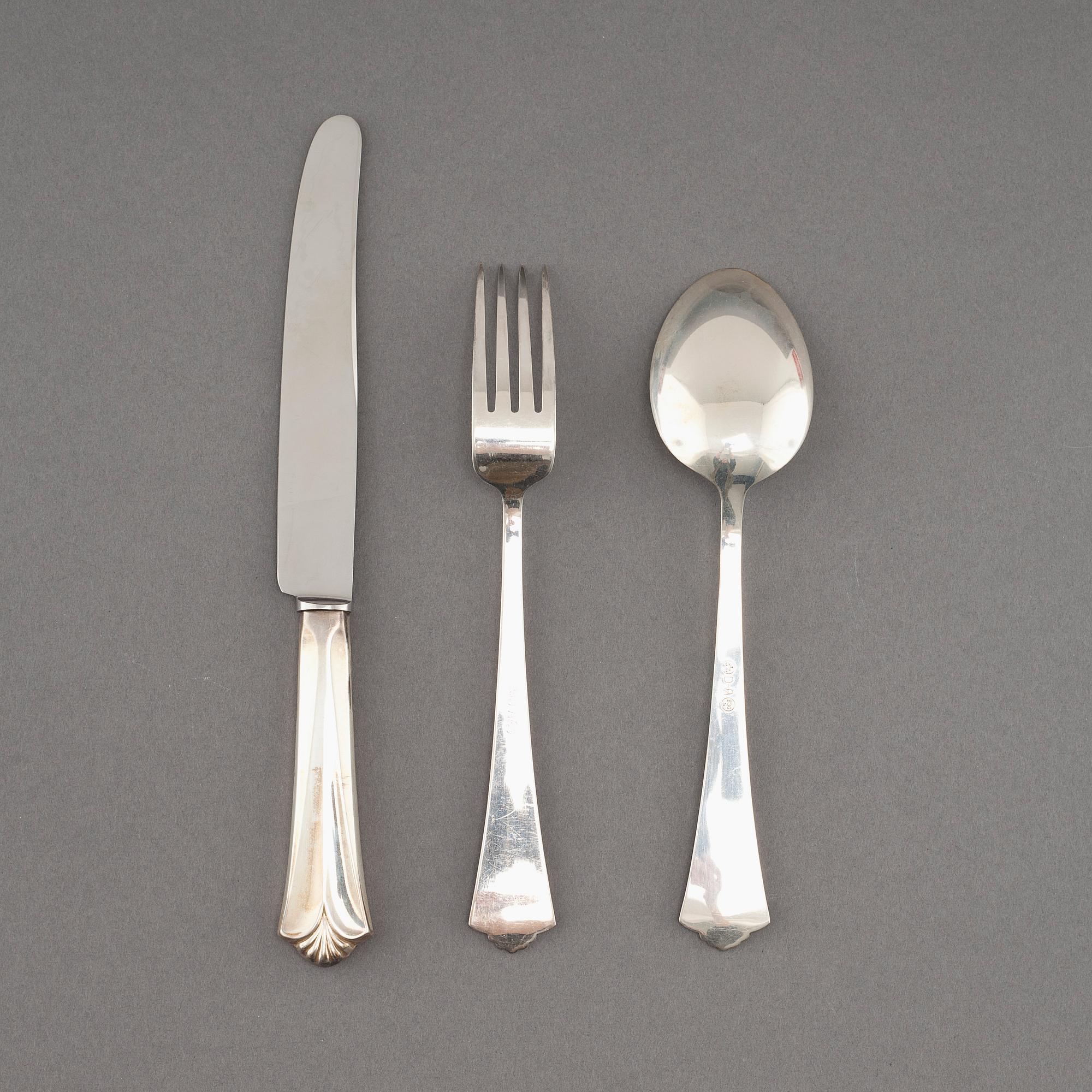 36 pieces of silver cutlery by David Andersen in Oslo, 20th century.