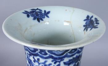 BORDSARMATURER, ett par, porslin, Kina, 1800-tal.