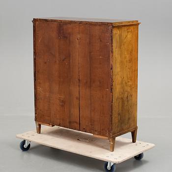 CHIFFONJE, omkring 1800-talets mitt.