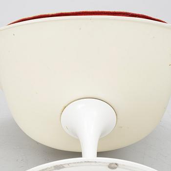 Eero Saarinen, A 'Tulip' armchair.