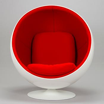 Eero Aarnio, pallotuoli, "Pallotuoli", Adelta 2000-luvun alku.