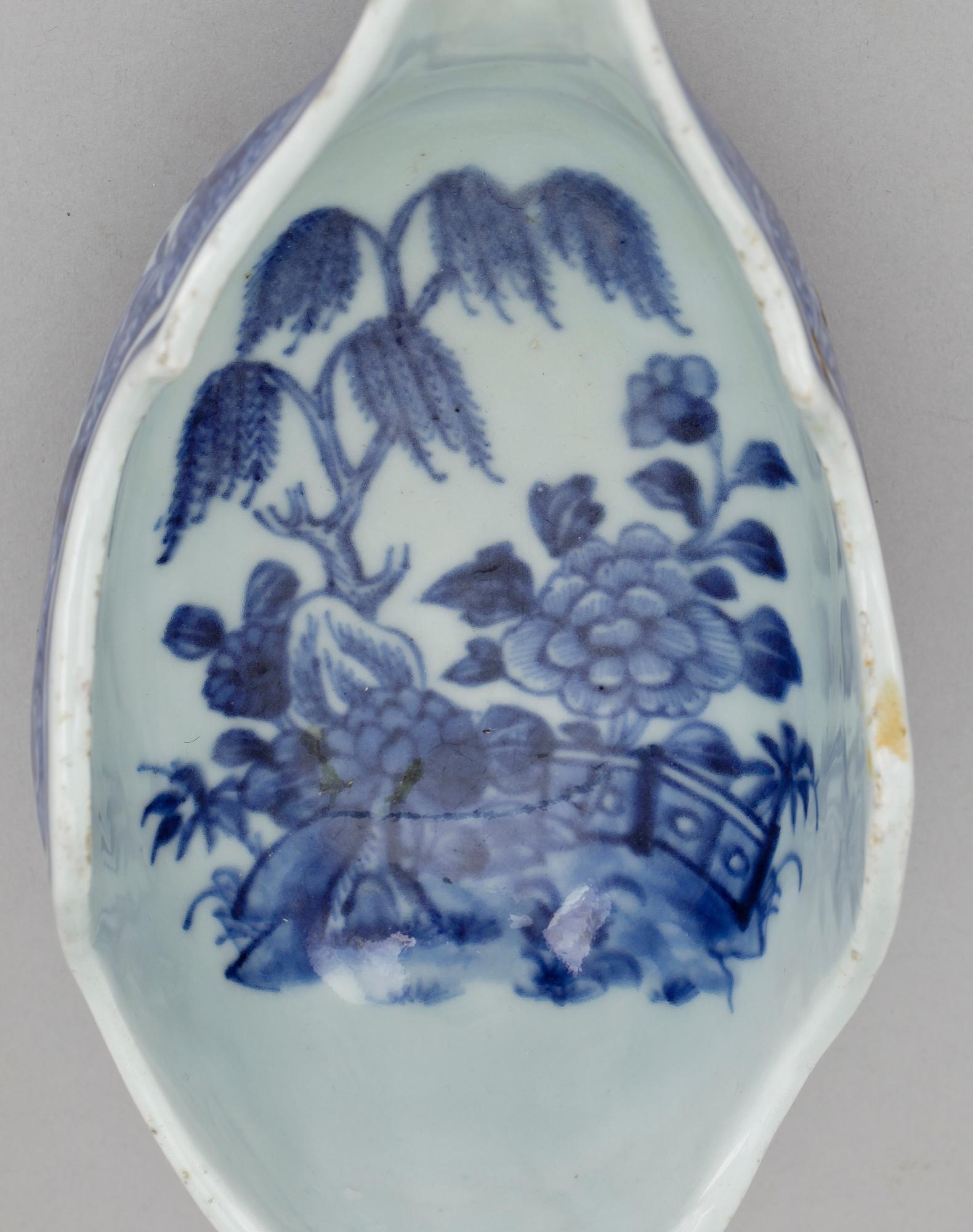 SÅSSNIPOR, 2 st, porslin, Qianlong, Kina 1700-tal.