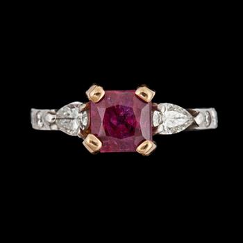 A ruby, 2.60 cts, and diamonds, ca 1.26 ct, ring. Mandelstam.