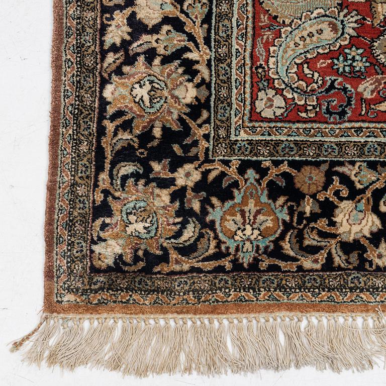 Carpet, oriental, approx. 207 x 138 cm.