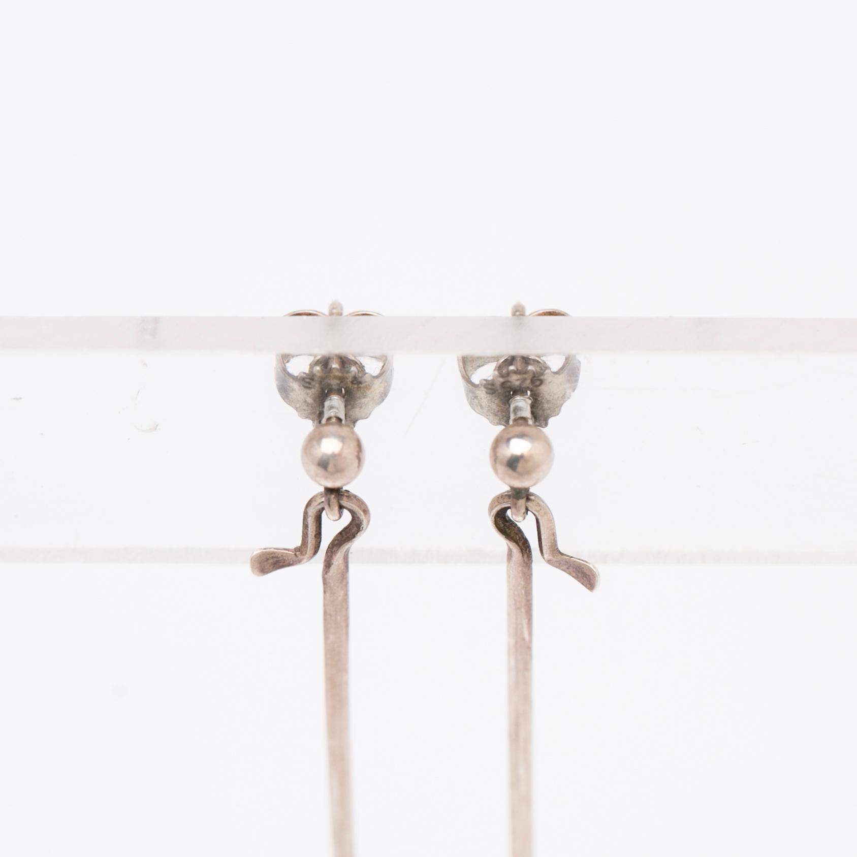 Vivianna Torun Bülow-Hübe, örhängen "Dew-drops", silver och bergkristall för Georg Jensen.