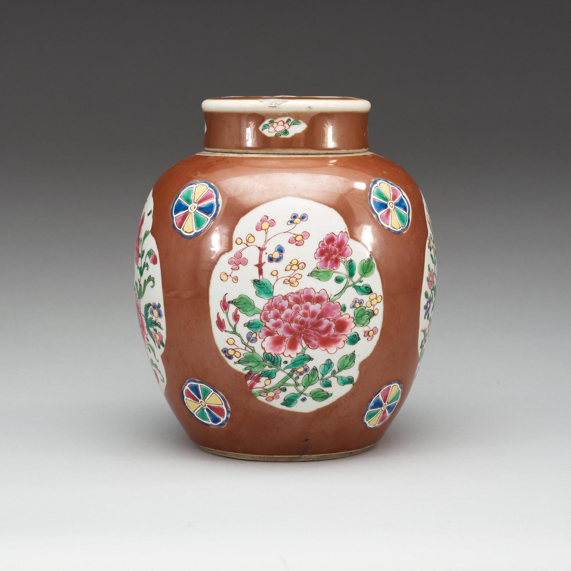 KRUKA med LOCK, porslin. Qing dynastin.