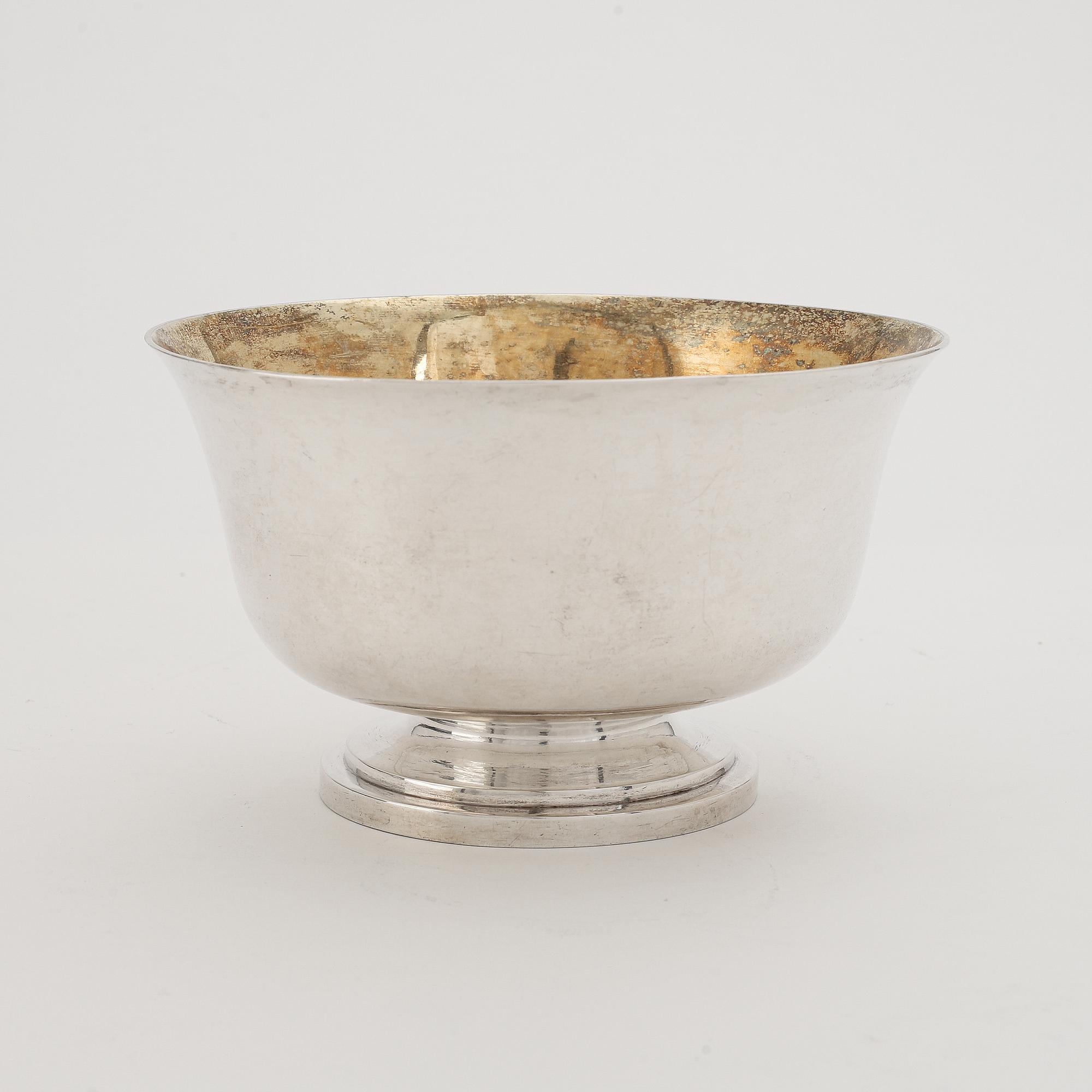 A silver bowl by Adolf Zethelius, Stockholm 1823.