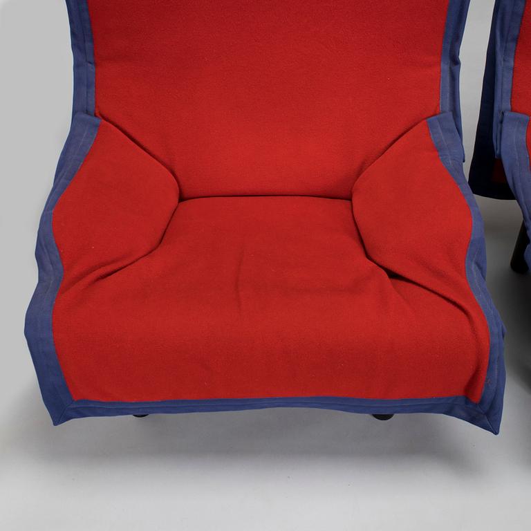 Vico Magistretti, A pair of "Sinbad" armchairs for Cassina, designed in 1981.