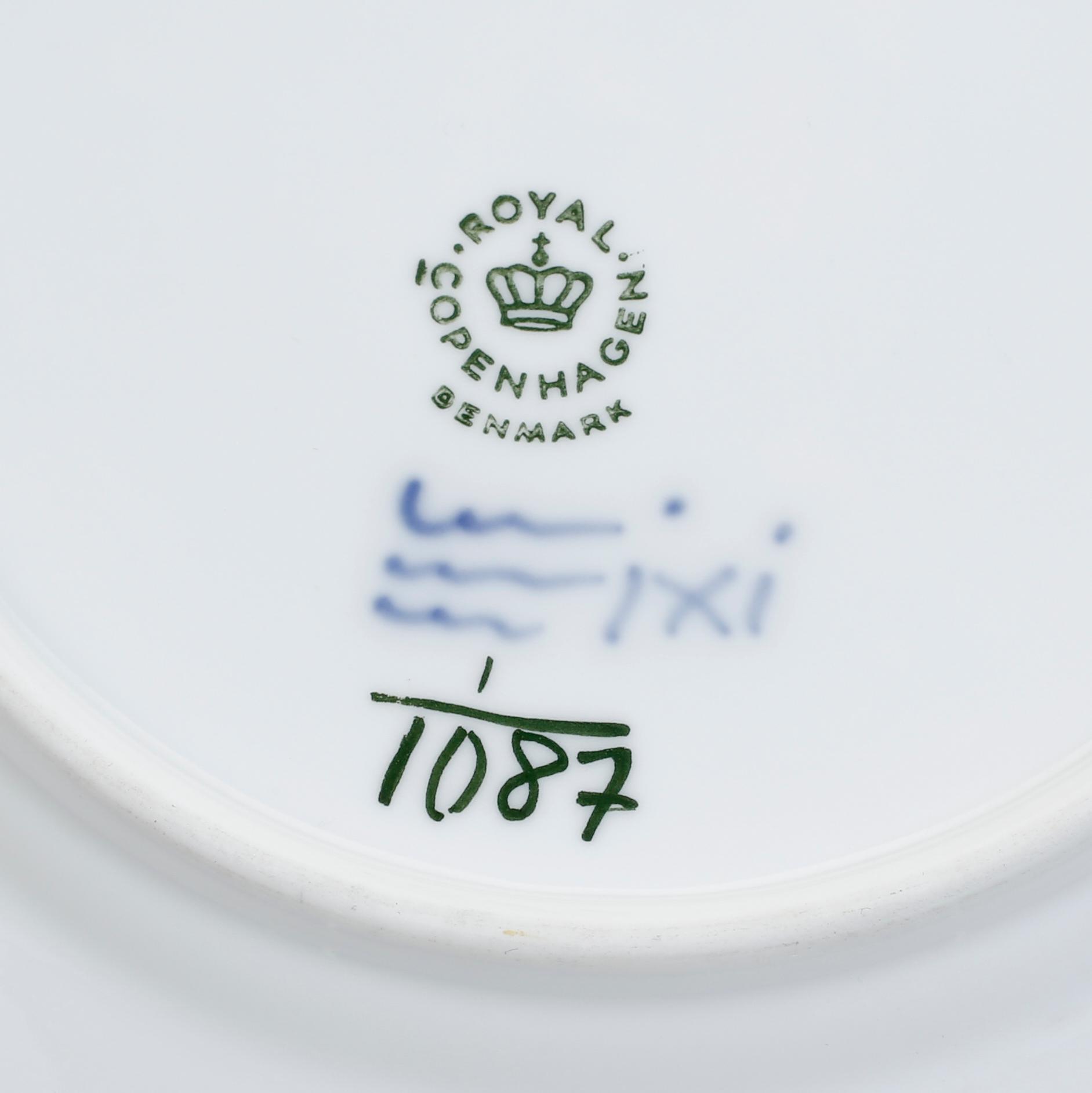 KAFFESERVIS, 24 delar, porslin, "Musselmalet", Royal Copenhagen, Danmark.