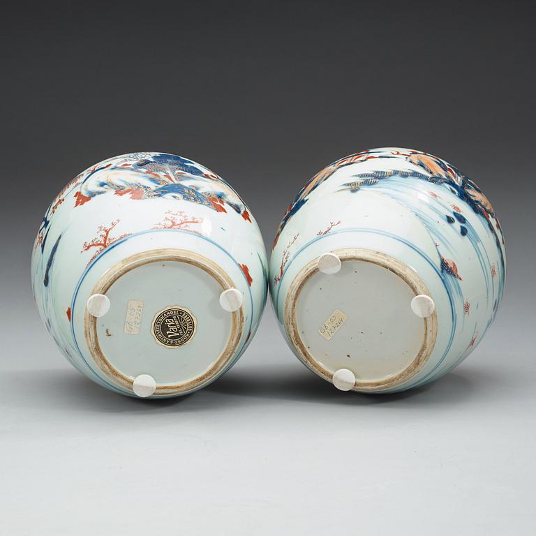 A pair of imari jars with gilt bronze covers. Qing dynasty, early 18th Century.