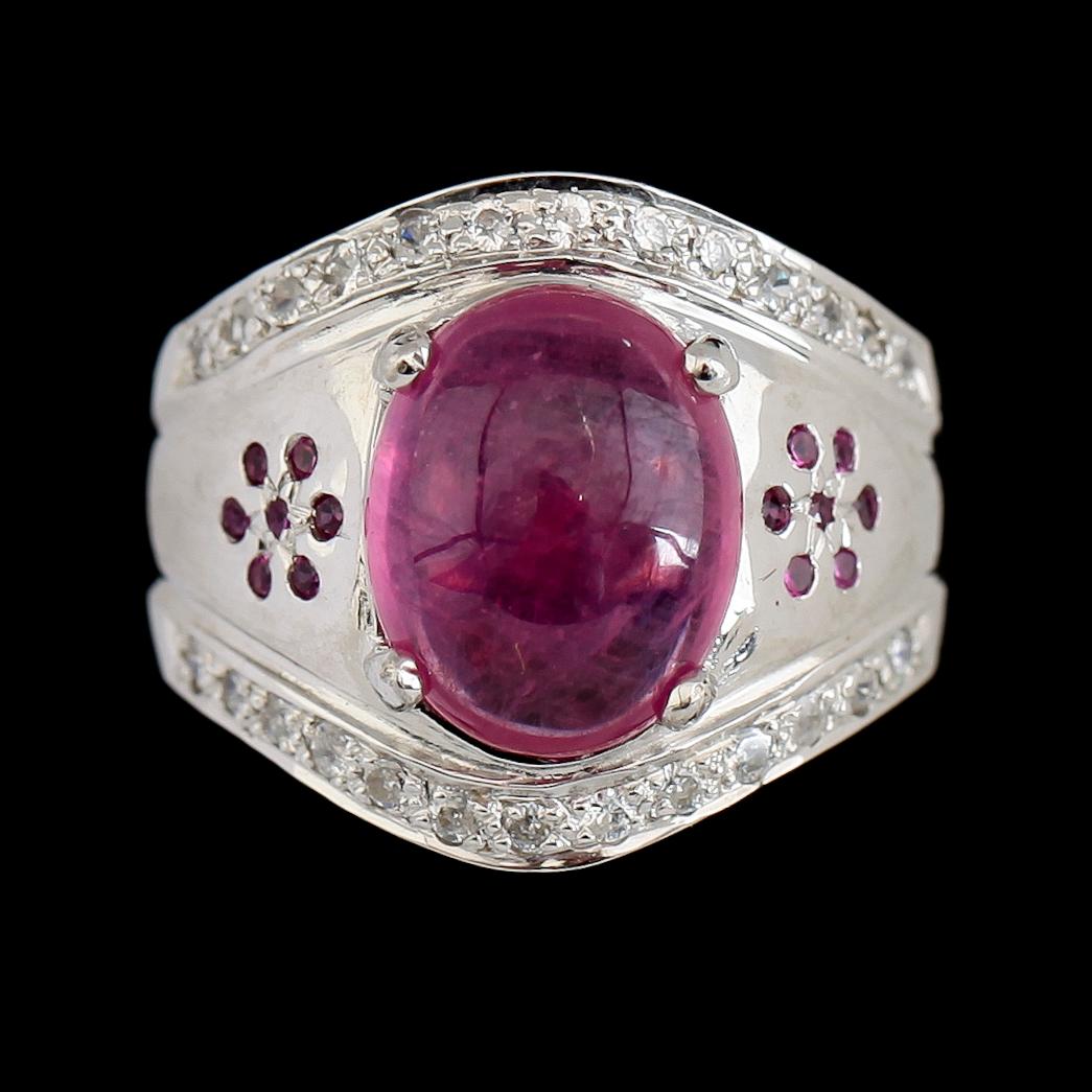 RING, silver, vita safirer, röd rubin.