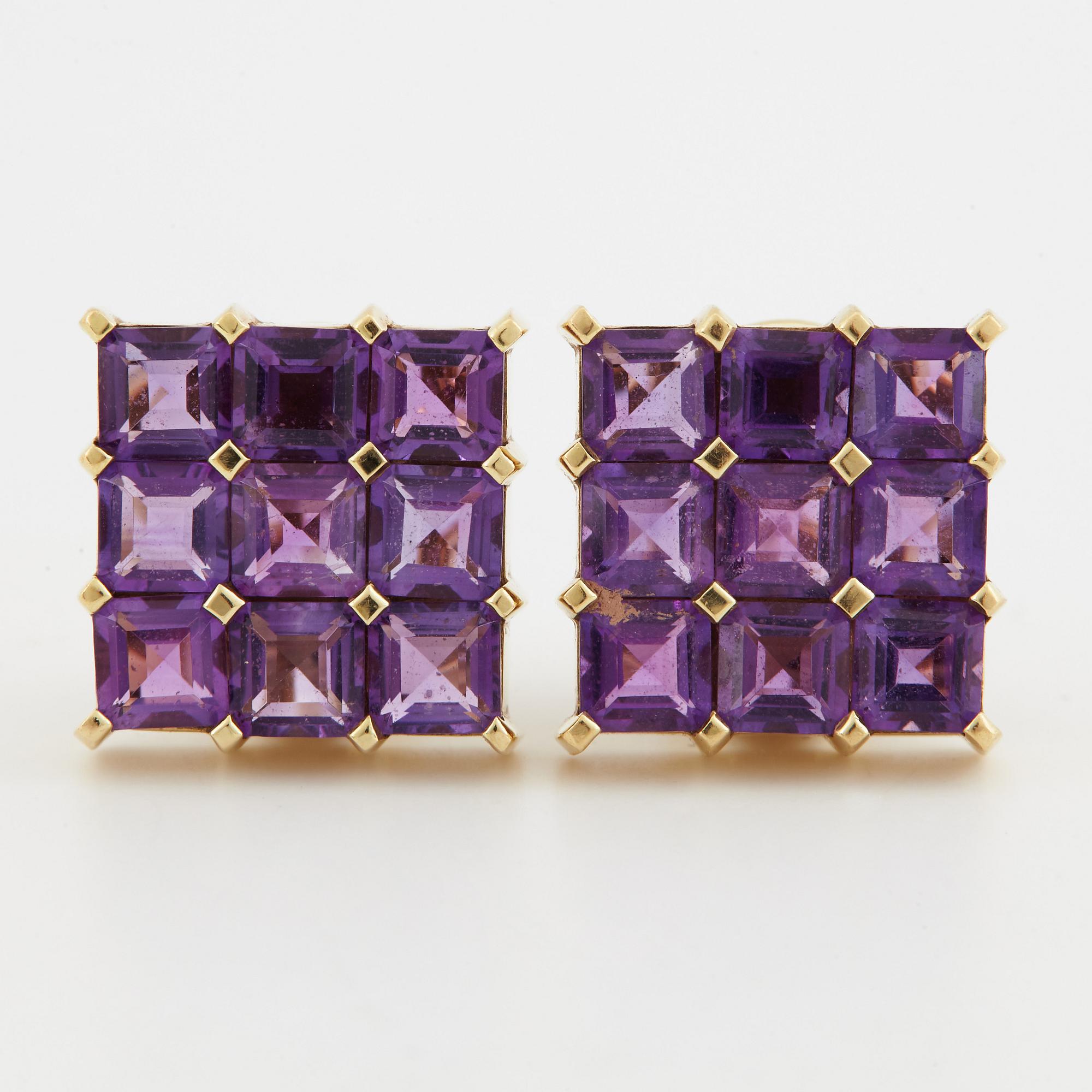 Breuning, a pair of earrings, a pendant and a ring.