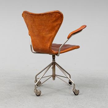 ARNE JACOBSEN, kontorsstol,  "Sjuan", Fritz Hansen, 1950-tal.