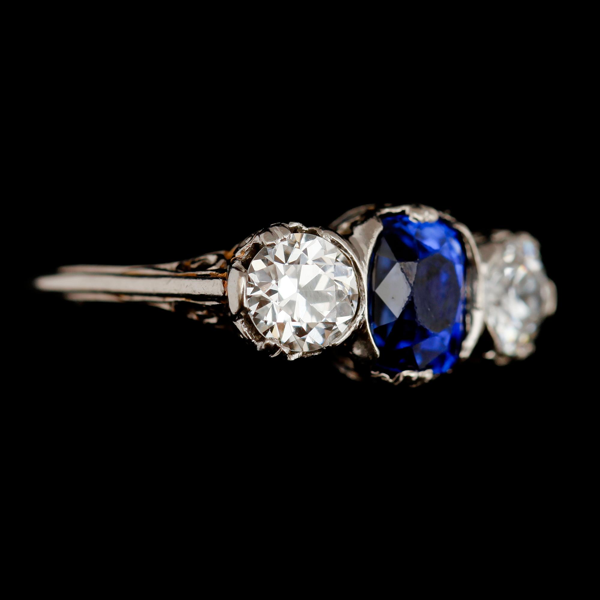 RING, 18 k vitguld, 2 briljanter tot ca 1,0 ct samt safir, 1900-talets mitt.