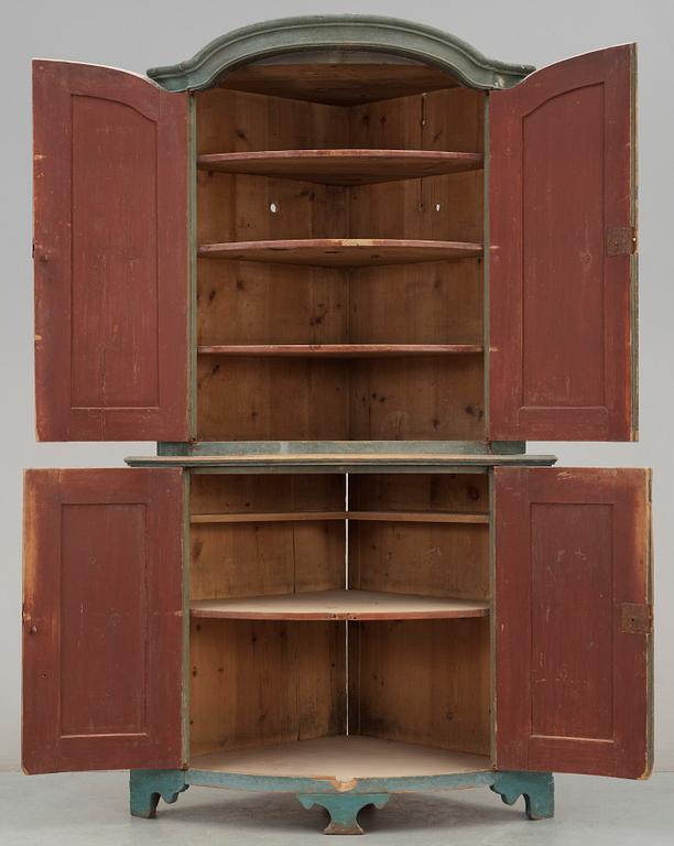 HÖRNSKÅP, allmoge, trol Hälsingland, 1800-talets första hälft.