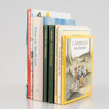 Samling barnböcker med dedikationer, 10 st, bl a Astrid Lindgren. Proveniens: författarparet Inger och Lasse Sandberg.