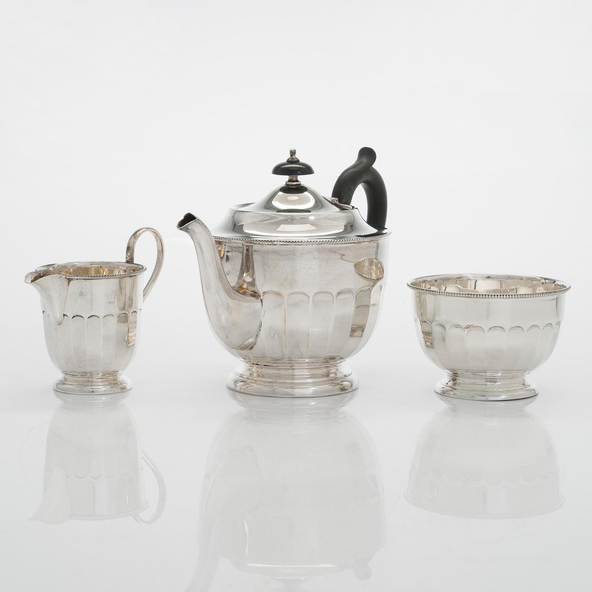Teekalusto, 3 osaa, sterlinghopea, Sheffield Englanti, 1932 ja 1936.