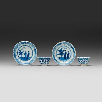 A pair of blue and white cups and saucers, Qing dynasty Kangxi (1662-1722).