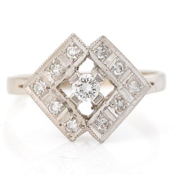 18K white gold ring set with brilliant-cut and single-cut diamonds, A. Koru 1981.
