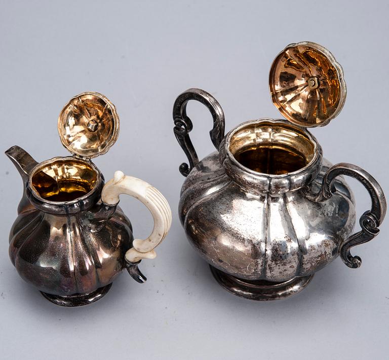 KAFFE- OCH TESERVIS, 4 delar, silver, Moskva 1847. Total vikt 1703 g.