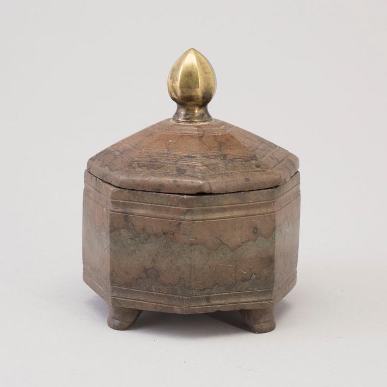 SMÖRASK, täljsten, 1800-tal.
