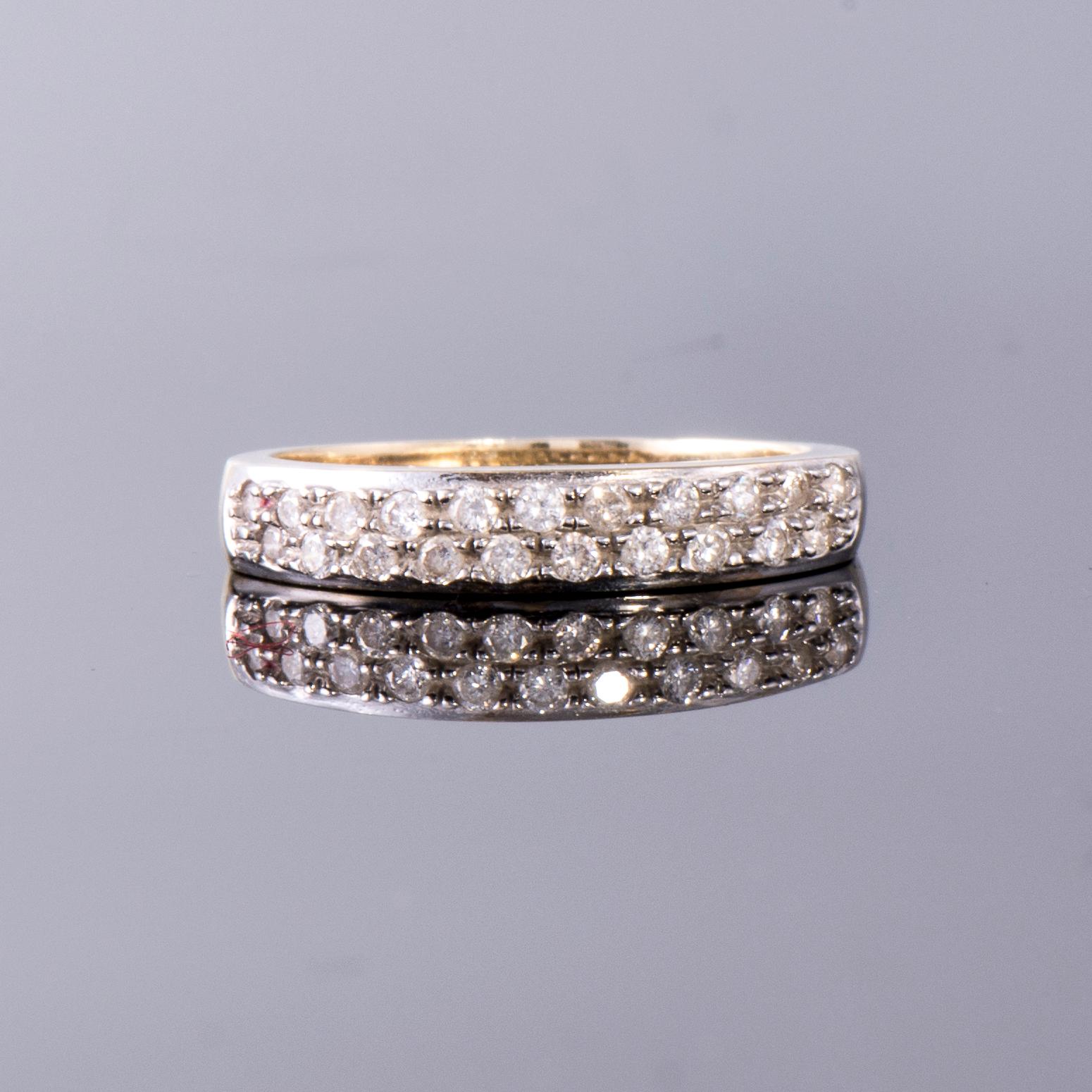 RING, 14K guld, 21 st små briljantslipade diamanter. Vikt 2,3 g.