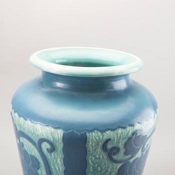 Josef Ekberg, vas sgrafitto daterad Gustavsberg 1920.