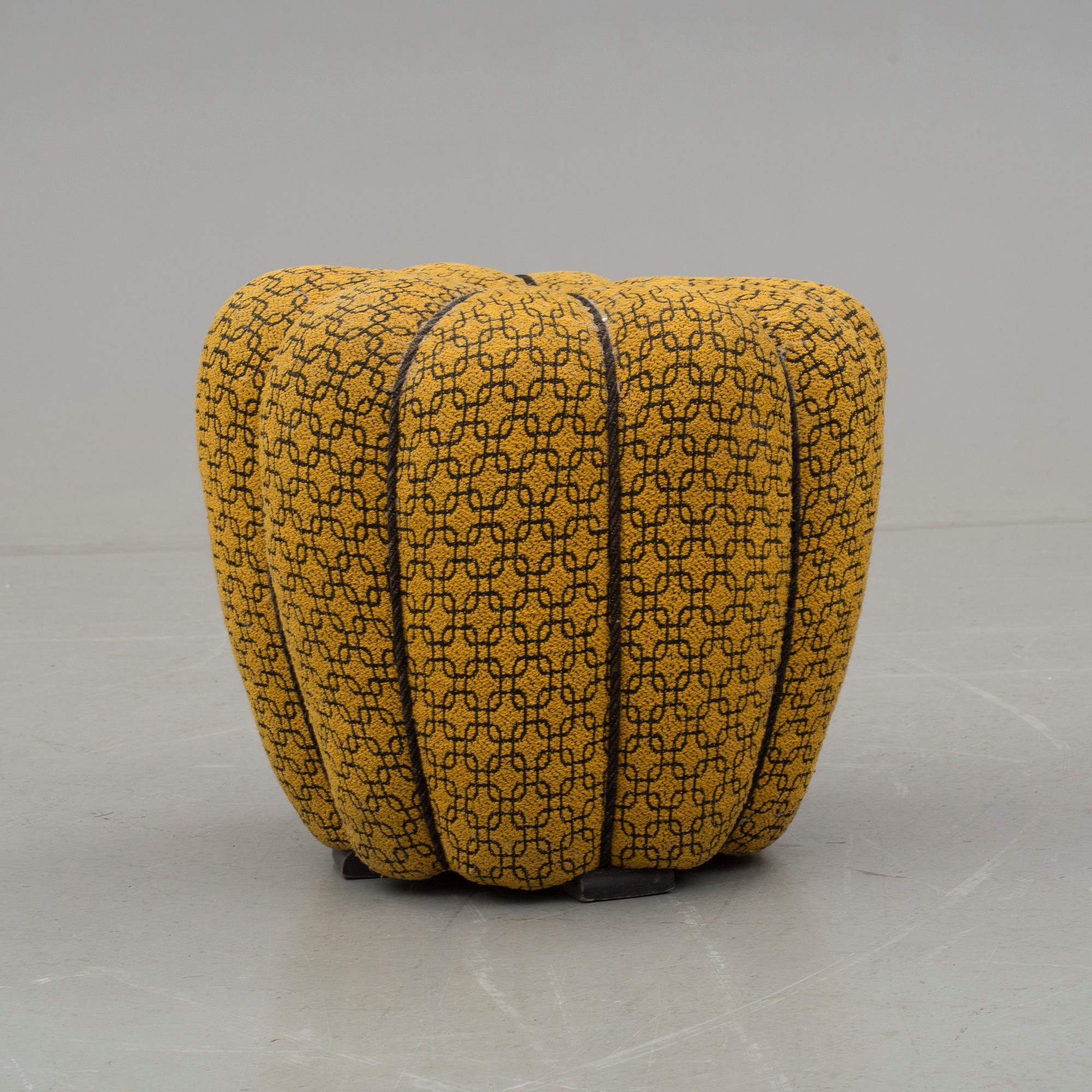 SITTPUFF, 1900-talets mitt.