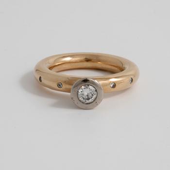 MICHAEL PERSSON CARLING, MPC, Göteborg, 2000, a brillianr cut diamond ring.