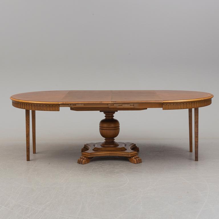 an oak dining table, first half of the 20th century.