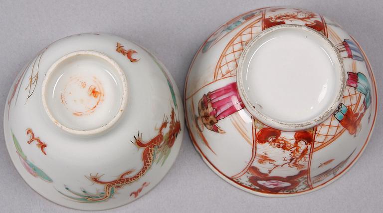 KOPPAR, 2st, samt TEKANNA, porslin, 1700-tal.