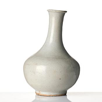 A white glazed Korean vase, Joseon.
