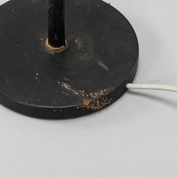 Alvar Aalto, 'Angel wing'  floor light model A 805, manufactured by Valaisinpaja Oy, late 20th century.