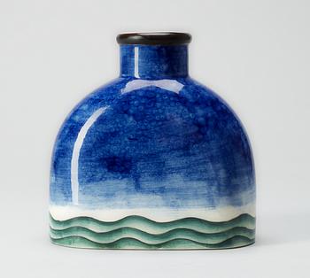 A Richard Ginori creamware vase, Milano, Italy.