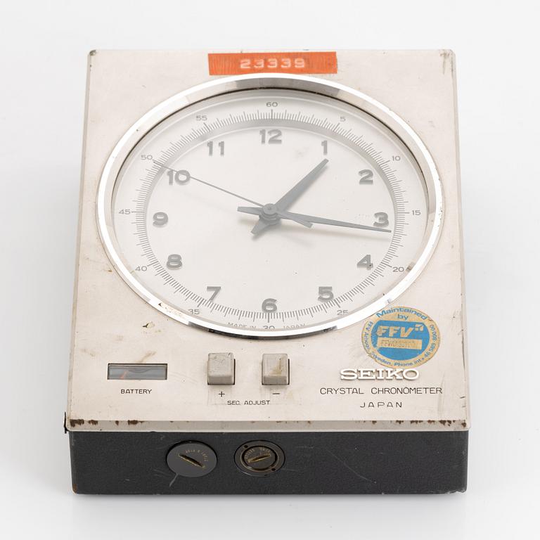 Seiko, Crystal Chronometer, "Three Crowns", table clock, 65 x 80 mm.