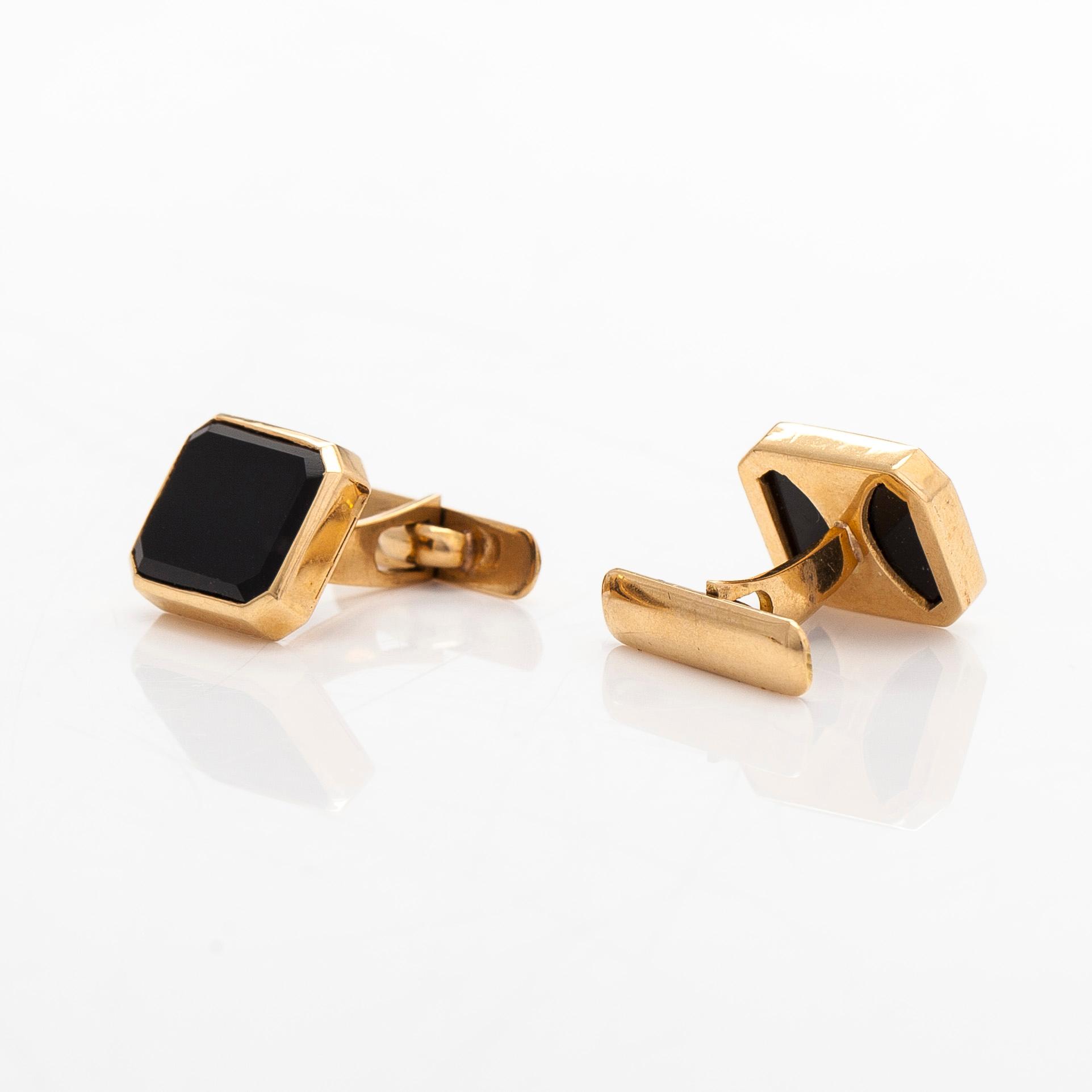A pair of cufflinks and three shirt buttons,  18K gold and onyx.