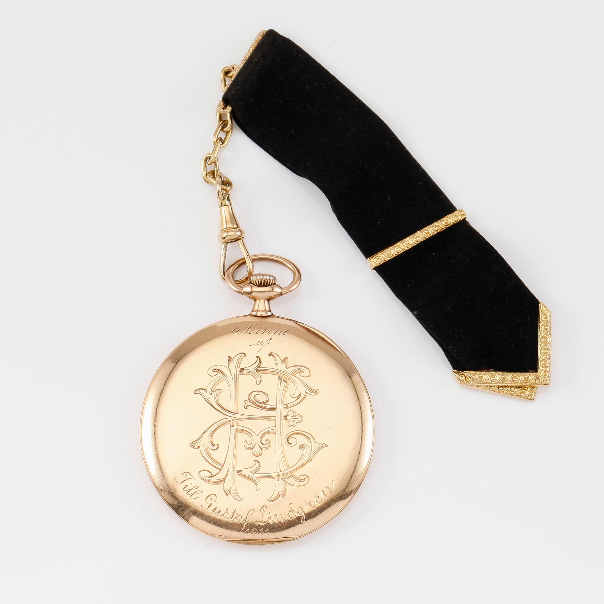 FRACKUR, 18K guld, Longines, omkring år 1900. Vikt med urverk ca 42 gram.